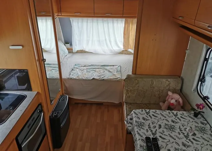 Kamp alanı Sea Caravan On The *