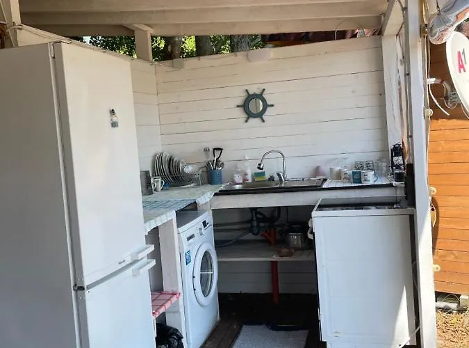 Kamp alanı Sea Caravan On The *