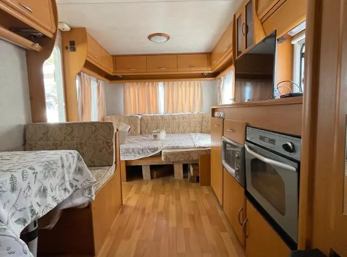 Sea Caravan On The Kamp alanı