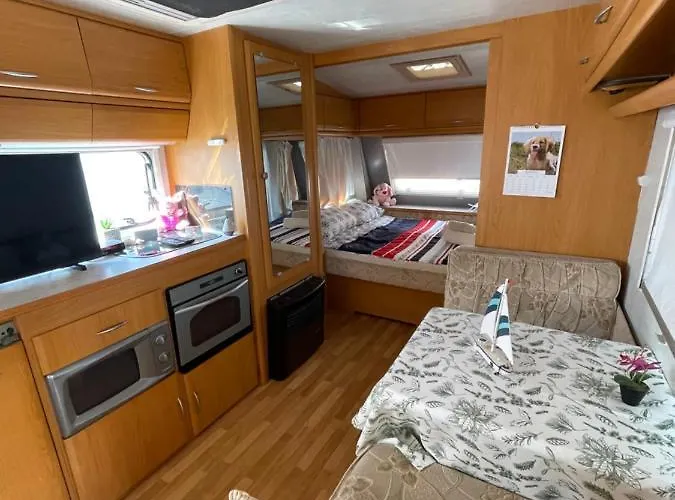 Sea Caravan On The Kamp alanı