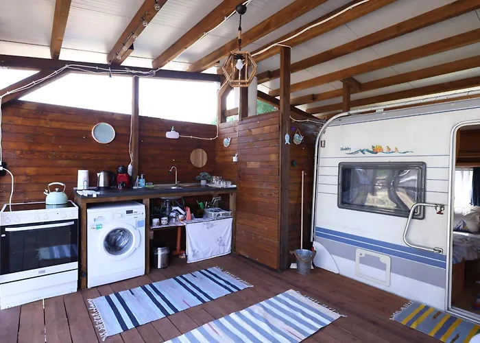 Kamp alanı Sea Caravan On The *