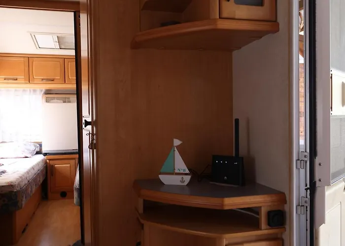 Kamp alanı Sea Caravan On The Naousa