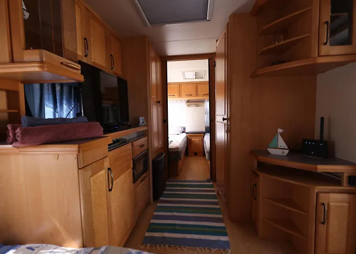 Sea Caravan On The Kamp alanı Naousa